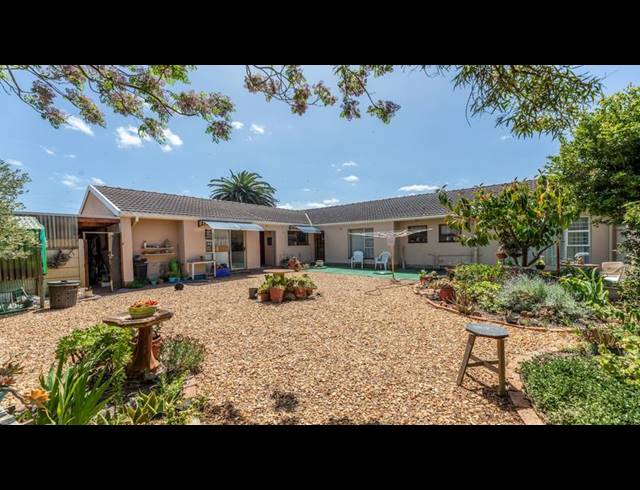 5 BEDROOM HOUSE FOR SALE IN DUYNEFONTEIN